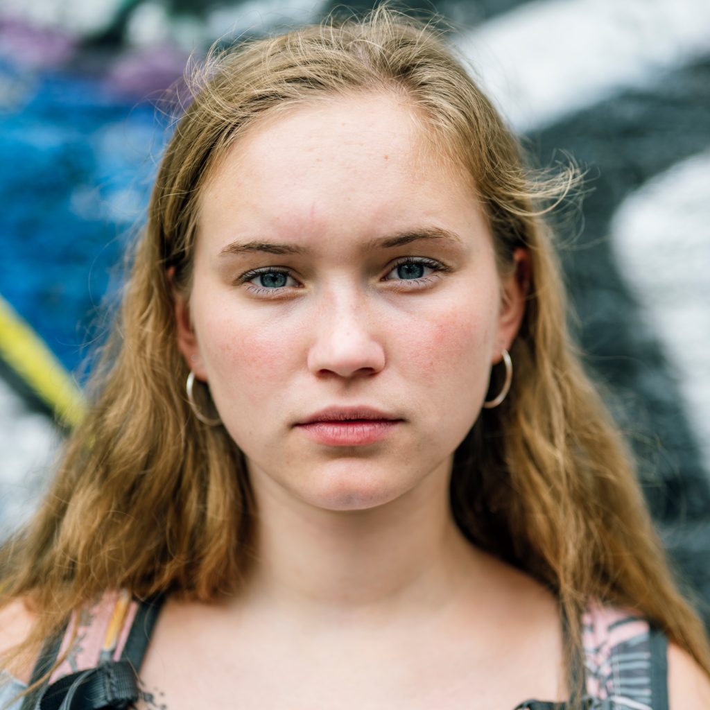 Portrait d'une jeune femme.